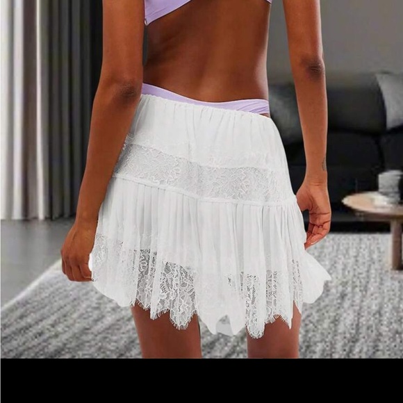 White Pleated Tiered Skater Mini Skirt - Picture 3 of 7